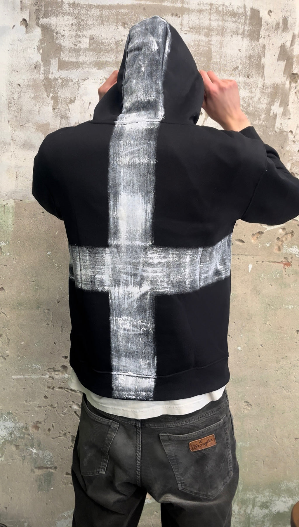 x CROSS HOODIE