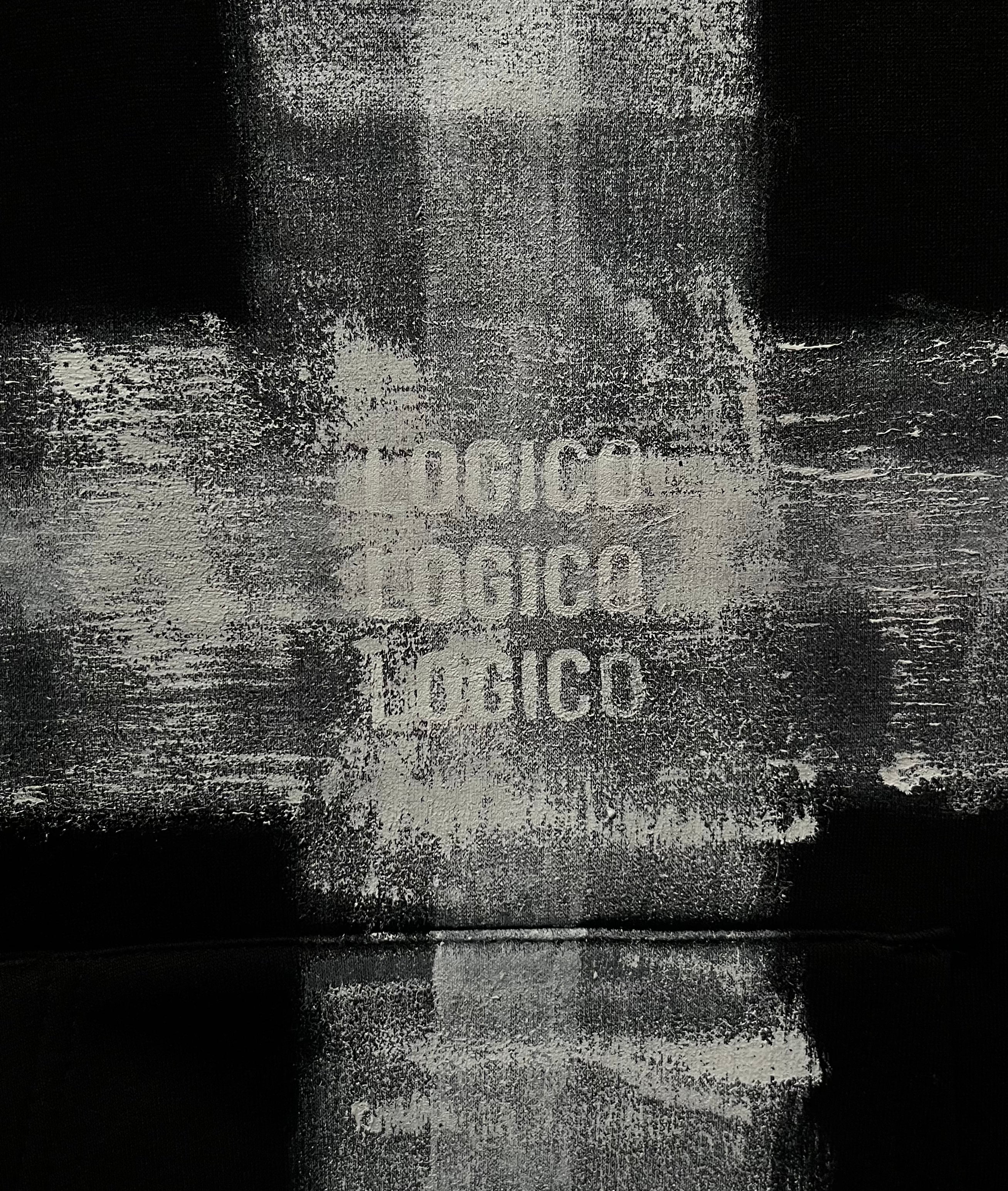 x CROSS HOODIE