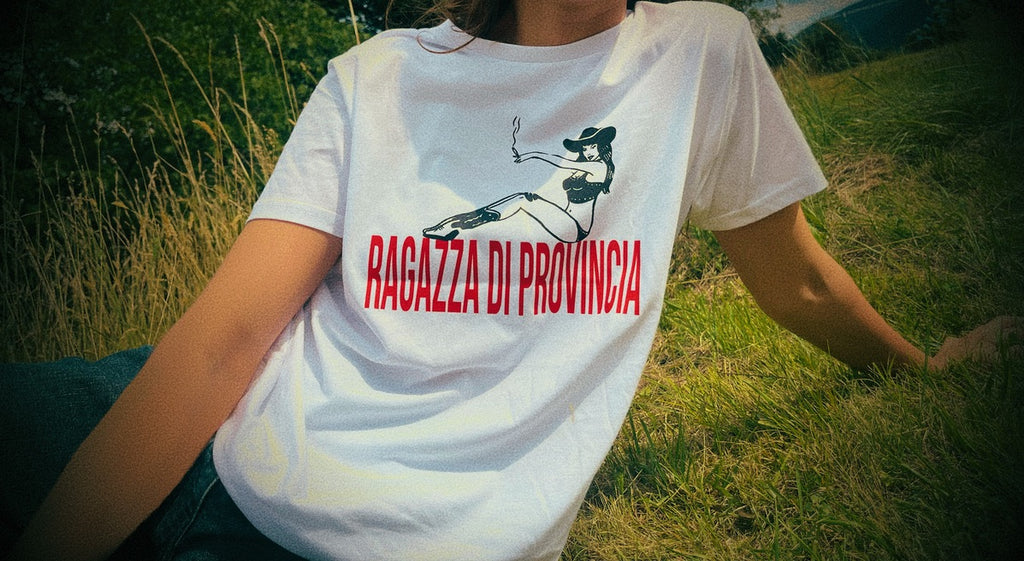 RAGAZZA DI PROVINCIA MAGLIETTA