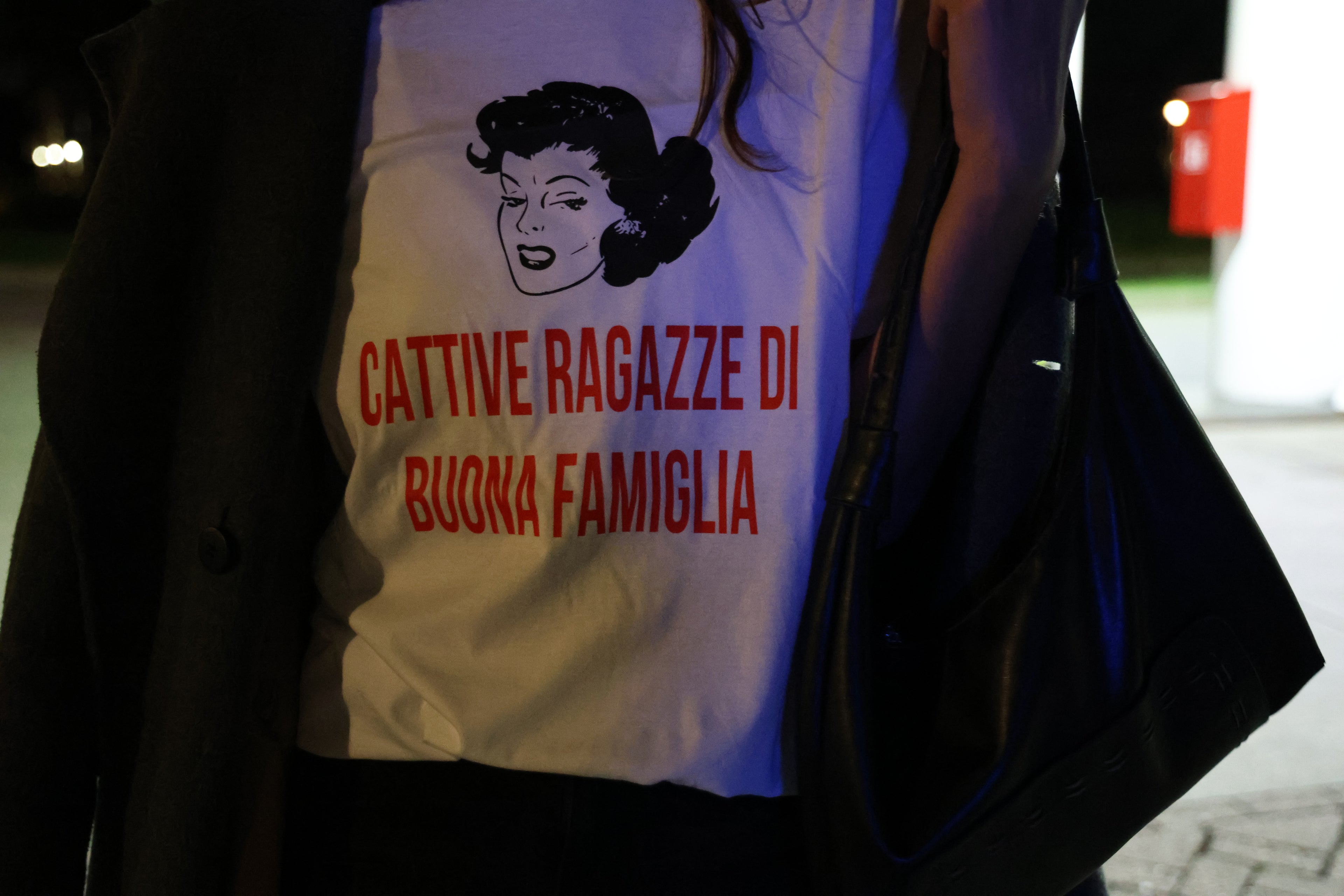 CATTIVE RAGAZZE DI BUONA FAMIGLIA MAGLIETTA